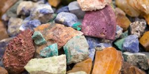 معرفی سنگهای حاوی عناصر معدنی خاص- پلکان یادگیری